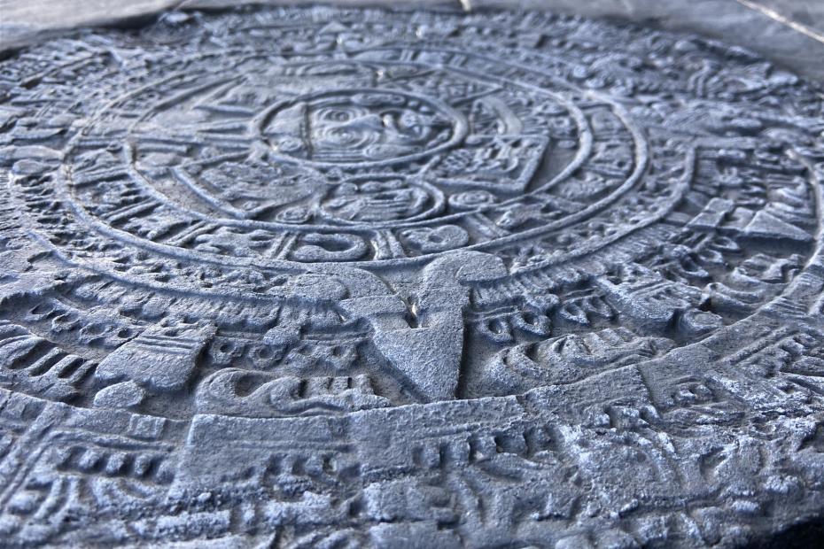 dekor-kunstfelsen-azteken-kalender-detail