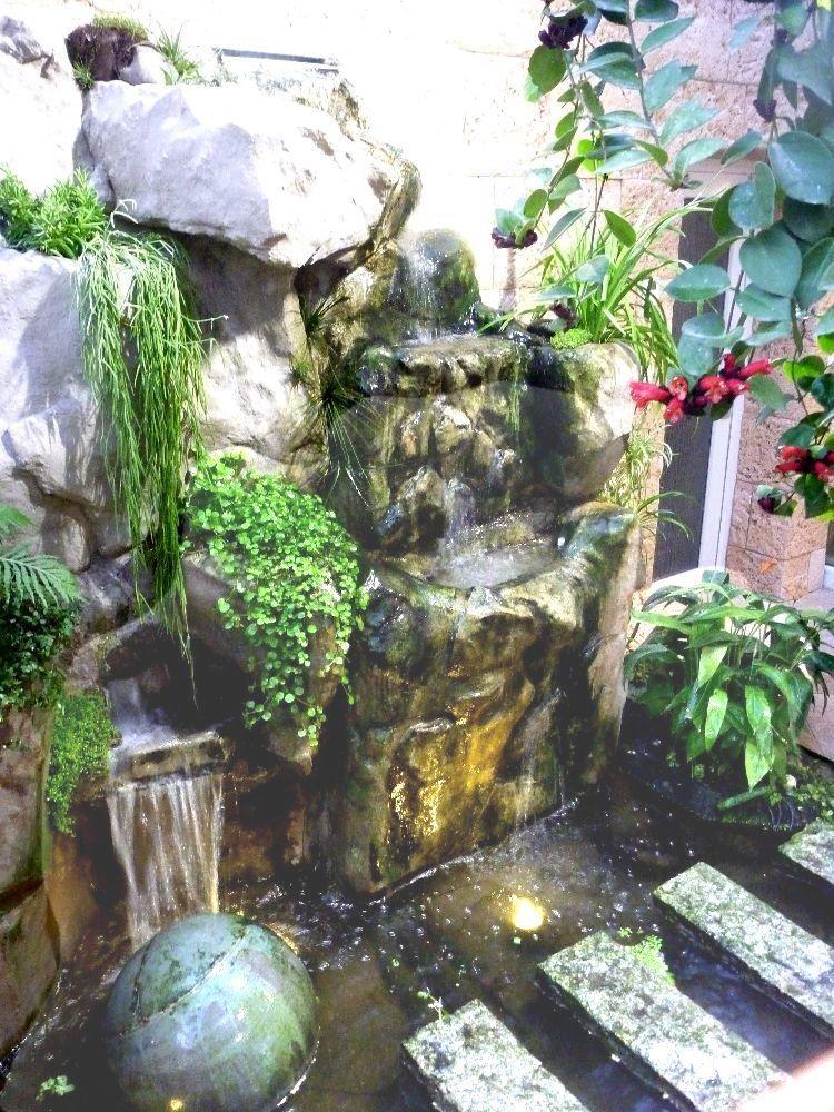 Wunderschön gestaltete Kunstfelsen als Dekoration für Ihren Garten. Gut geeignet als Abgrenzung für den Gartenteich. Mit Pflanzen versehbar. Kunstfelsen als Dekoration für Ihren Garten. Gut geeignet für den Gartenteich.